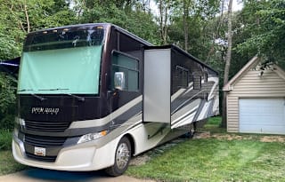 Classy Lady - Tiffin Open Road Allegro with Bunks