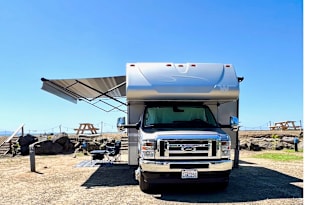 Clean & Spacious Winnebago Minnie Winnie 26T