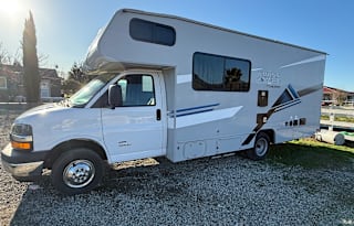 Sleep 6 - Luxury Family Fun RV Coachmen