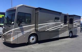 2017 Winnebago Forza 38W w/ Bunks