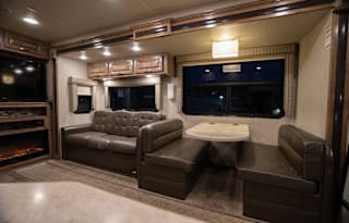 2019 Jayco, Bunks, Full size Fridge, Winter Travel