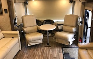 2018 Thor Miramar 35.2 Class A Motorcoach