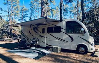 Beautiful Class A sleeps 7! MAZ421