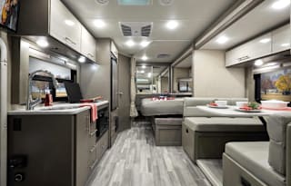 Bunks/ all wheel drive/ Lithium/ solar/ generator