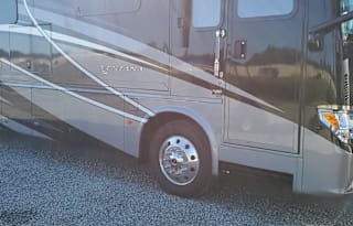 2019 Newmar Ventana 40ft Luxury Bunkhouse Diesel