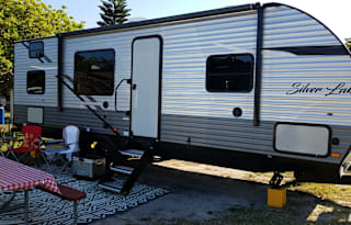 2021 East to West Silverlake King Bed & Bunks