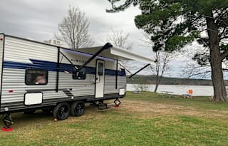 26’ Easy Tow Travel Trailer –Cozy Bunks, Queen Bed