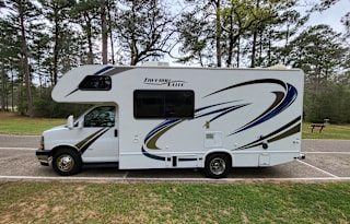RV Trippin - "Penny" - Thor Freedom Elite