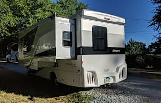 Melbourne Prestige 24LP, Easy To Drive and Park