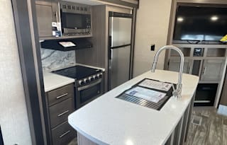 4 Bunks,King bed,1 1/2 Bath,3 slides,Fully stocked