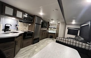 2022 Prime Time RV Avenger 27DBS
