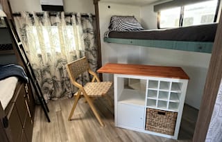 Big Merla Sleeps 7 and Bring your Furry Friends