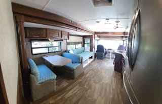 Perfect for Families! 38' Forest River Georgetown