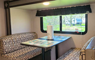 Cozy Luna 2019 Keystone RV Springdale Mini 1790FQ