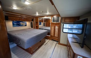 2007 Fleetwood RV Bounder Diesel 38V