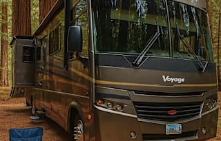 Adventure-Ready 32'  Winnebago Voyage!