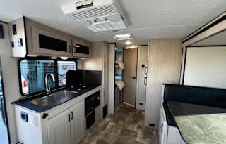 2022 Coachmen Apex Nano-Fully Loaded NO Exclusions