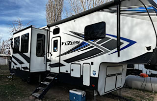 2021 fusion all seasons toy hauler Glamper