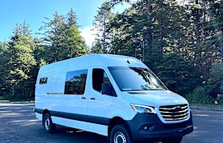 2019 Freightliner Sprinter - Vanna White 4x4