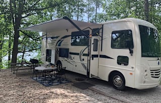 2021 HolidayR Admiral 29M Flexible pick up/dropoff