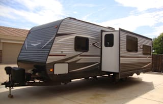 2018 Heartland Pioneer RL 250 w/slide-out