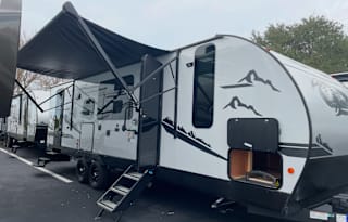 2022 Forest River RV Cherokee Black Label 274BRBBL