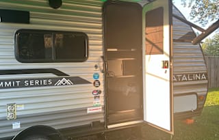 coachmen catalina summit  couple camper
