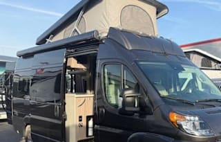 Pop-Up Campervan – Sleeps 4, Fully Stocked!