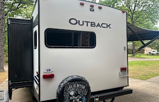 Very comfy couples camper.  Pet friendly too!!