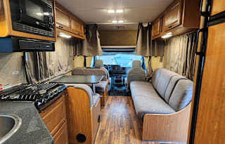 2016 Thor Motor Coach Majestic 28A