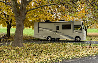 "Co-Pilot Cruiser" 2022 Winnebago Vista 27P