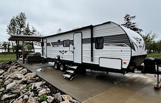 Fully Stocked, Double Bunk | Sleeps 6-8 | 2022 RV