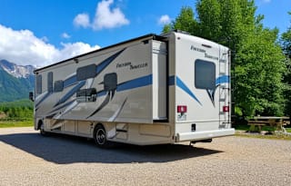 2022 Thor Freedom Traveler A32: Spacious Class A