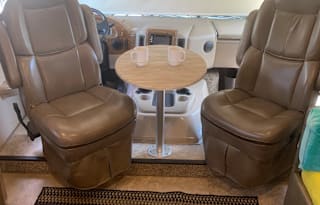 Class A Vacay (Sleeps 6+, Easy to Drive!)