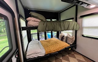 Upscale Getaway On Wheels  (DELIVERY ONLY)