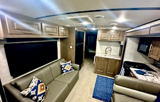 GLAMPING ALERT! Beautiful 2021 Forest River RV