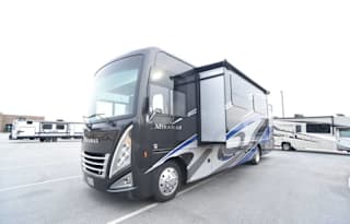 2020 Thor Motor Coach Miramar 35.2