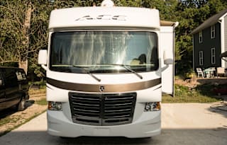 Spacious, Dreamy Motor Coach That Sleeps 8!
