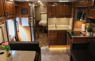 Glamping Vesta w/ bunk-beds, WiFi, auto-levelers
