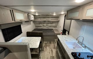 2023 Dutchmen Coleman Lantern LT17B