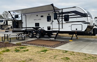 Fully stocked 2022 Heartland Mallard 32 w/King bed and full outdoor kitchen!