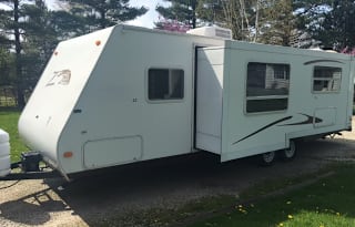 Super Light Bunkhouse with Slide-out