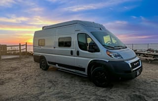 Beyond Glamping-Starlink Included-The Silver Spoon
