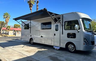 Renovated - WiFi, Pets, Jeep, Off-Grid, 24/7 Help