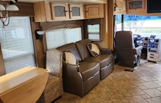 (2008 Winnebago Vectra) The Johnson's Road Coach