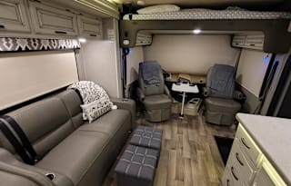"MaBelle" Family RV-2 Full Bath-Kid/Pet Approved!