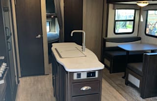 2018 Cruiser Shadow Cruiser 282BHS