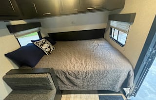 2022 Cascade Forest River T16 BHS trailer
