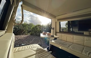 Mercedes Sprinter 4x4 - Solar/Generator