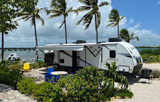 "Low Key" 2019 Sunset Trail - Sleeps 8 with Outdoor Kitchen
